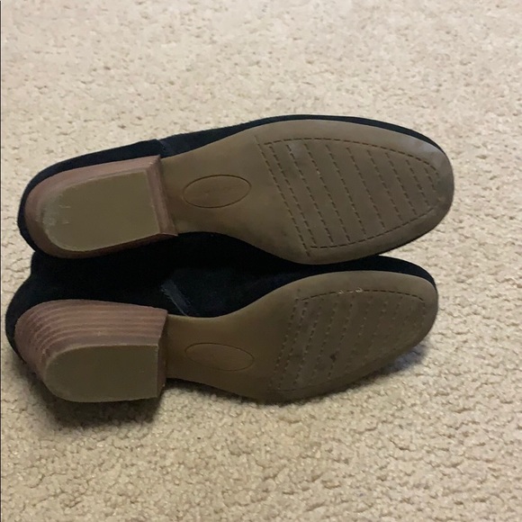Adam Tucker bootie in black. Size 9 - Picture 4 of 5